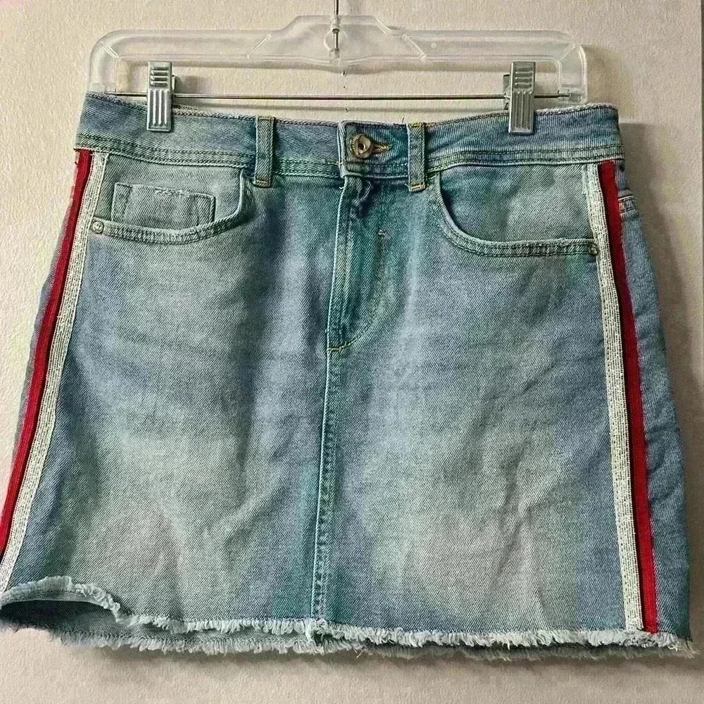 Zara Denim Jean Mini Skirt Medium Pockets Red Silver Stripes Raw Hem SZ 26/28